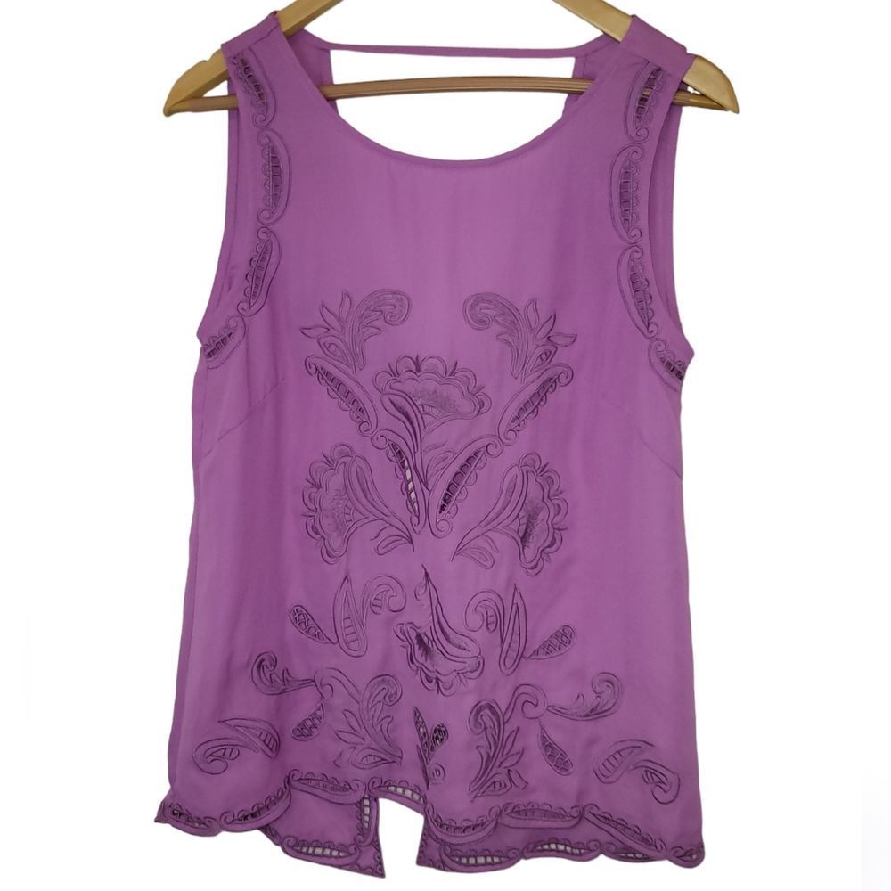 Women's Crochet Detail Tank Size Medium